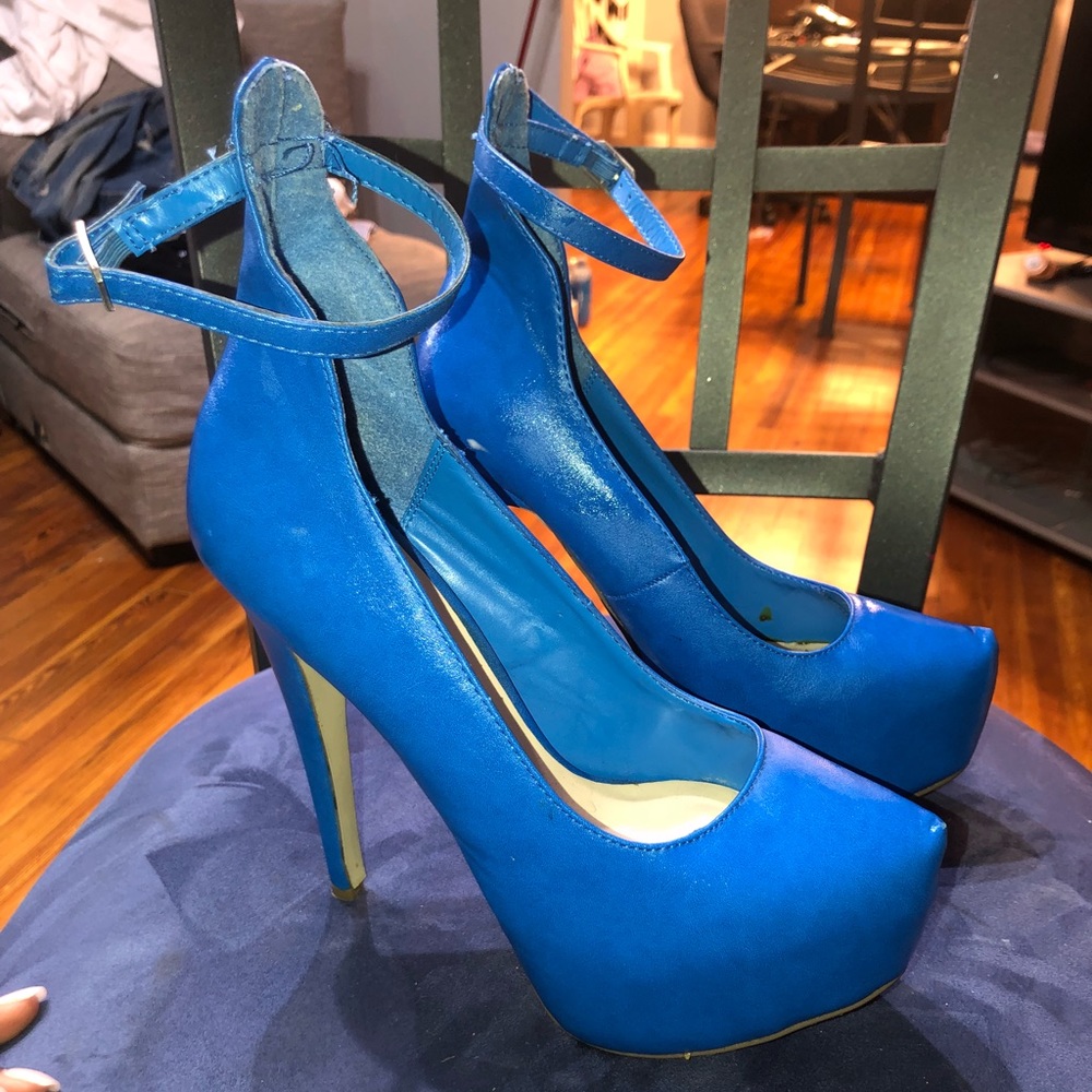 Blue Pump w/ 1 strap around the ankle